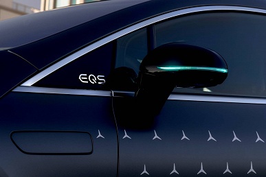 Mercedes-Benz первой в мире оснастила свои машины бирюзовыми габаритными огнями. И в этом&nbsp;большой смысл